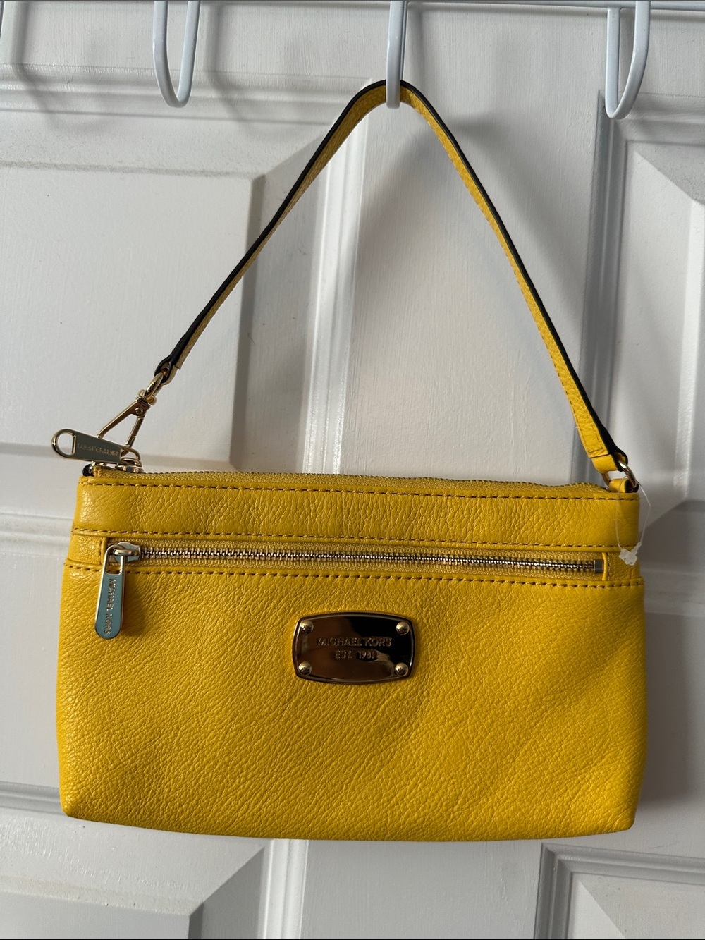 EUC IMO Michael Kors Yellow Leather Jet Set Wristlet w/Gold Hardware 💛💛💛